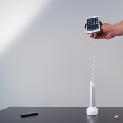 TSCPA680BG_lifestyle2-iphone-soporte-seguridad-alarma-pinzas-acero TSCPA680BG_lifestyle2-iphone-soporte-seguridad-alarma-pinzas-acero